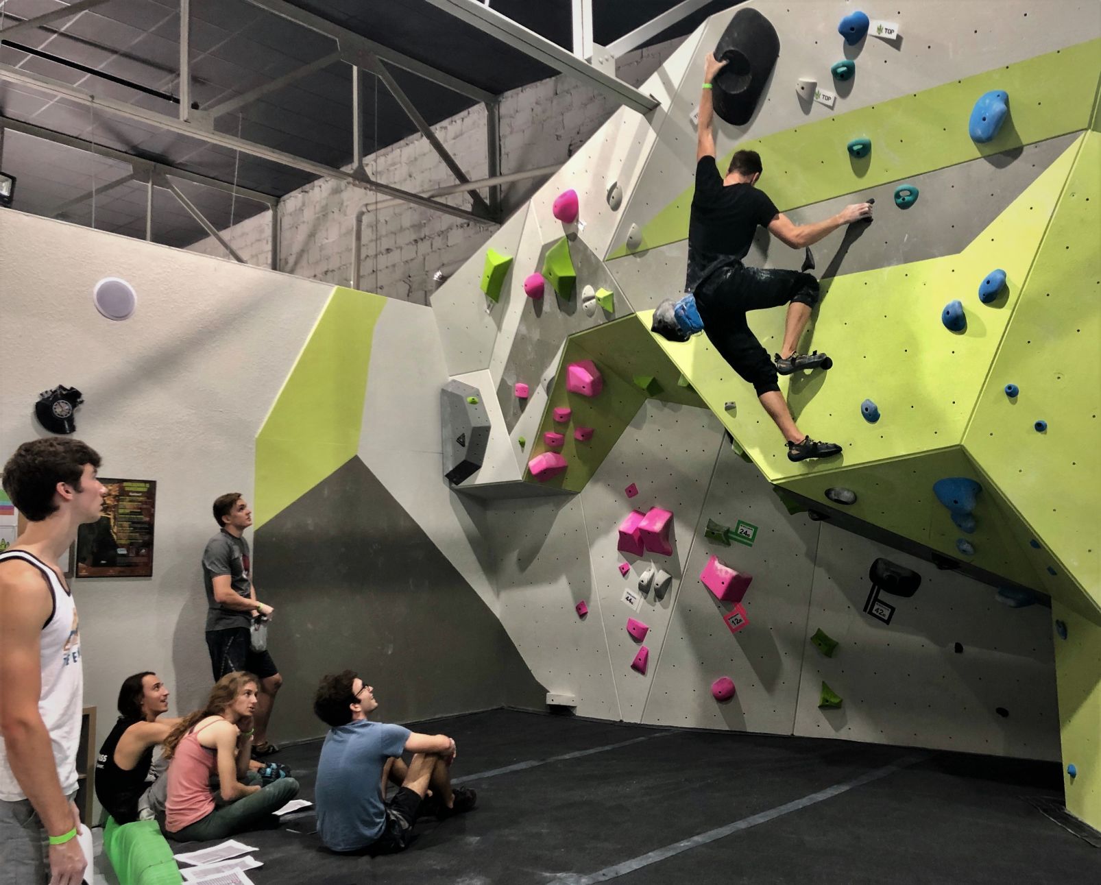 Climbing their way to success: college students bouldering competition THIS ONE